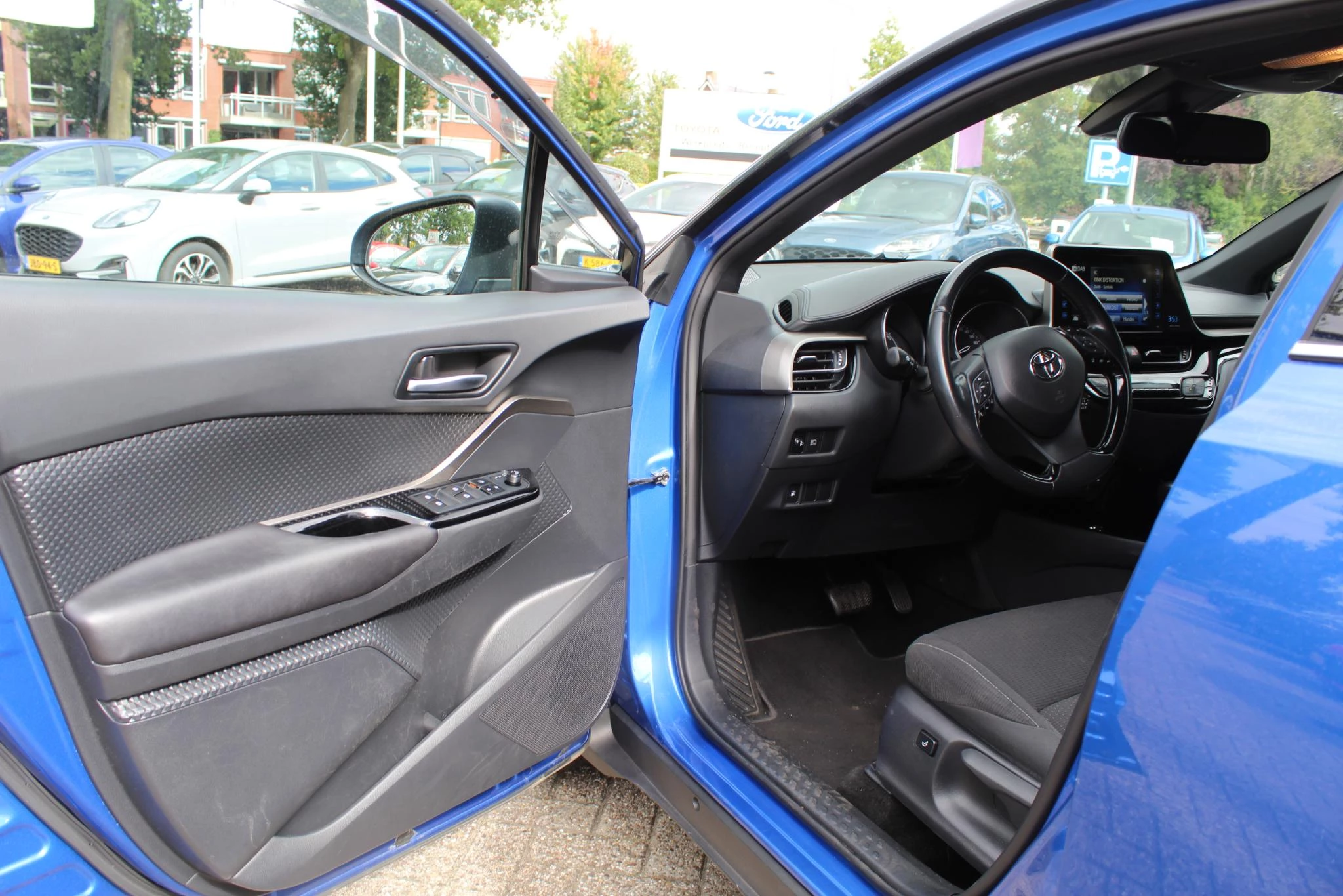 Hoofdafbeelding Toyota C-HR