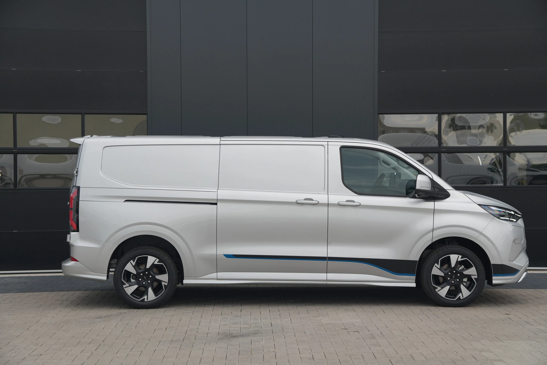 Hoofdafbeelding Ford E-Transit Custom