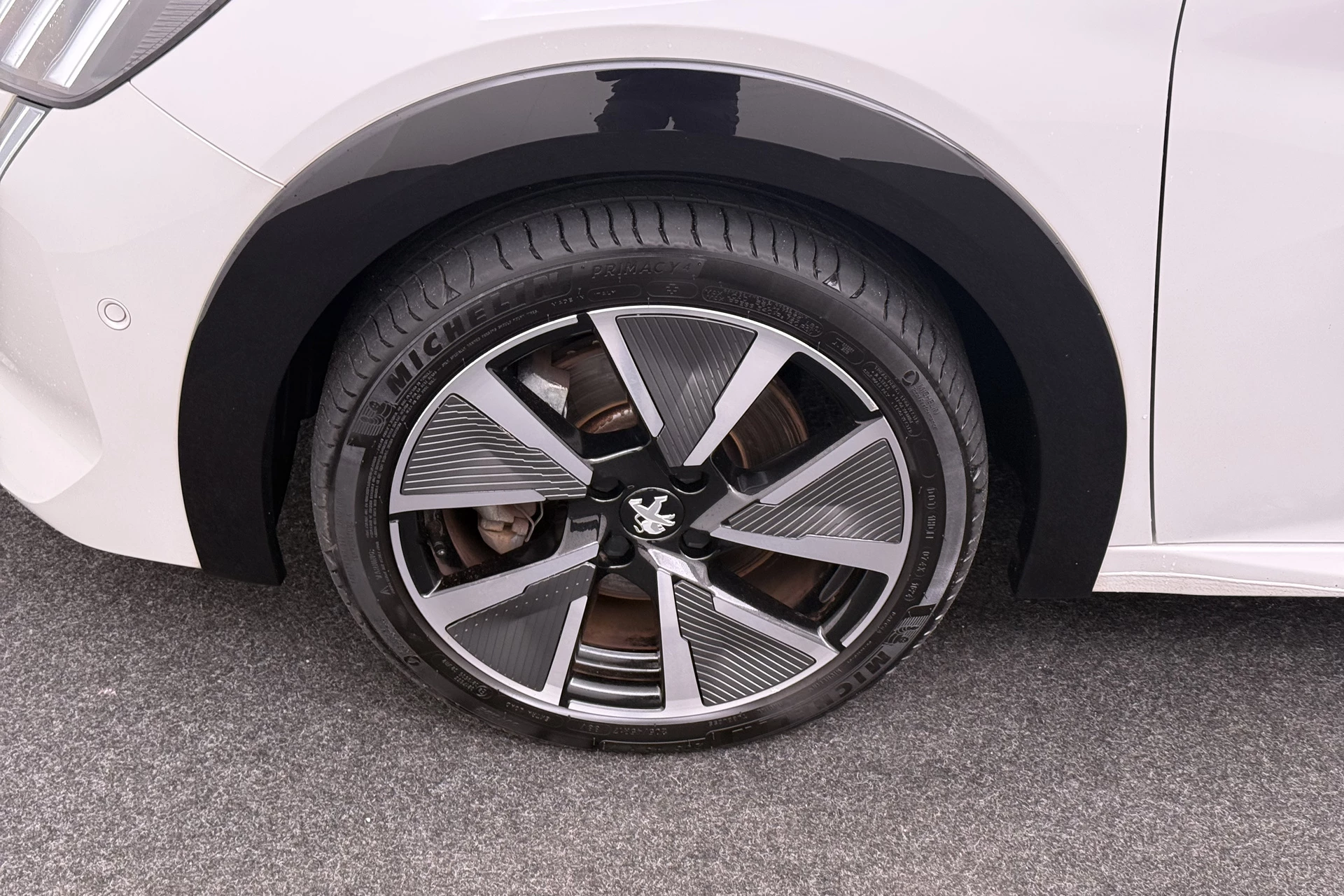 Hoofdafbeelding Peugeot e-208