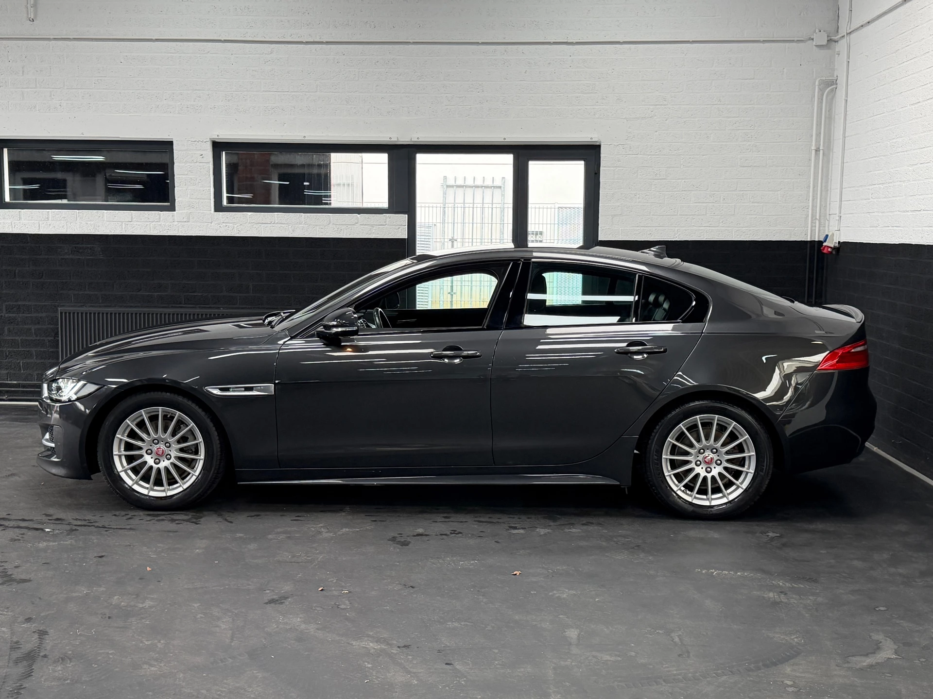 Hoofdafbeelding Jaguar XE