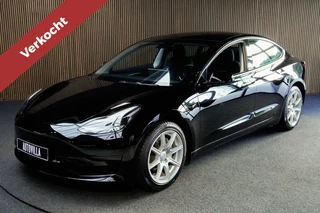 Hoofdafbeelding Tesla Model 3 Tesla Model 3 RWD Autopilot ACC Stuurverwarm. PDC Leer Navi Panoramadak 360° Elektr. achterklep Stoelverwarming voor & achter Climate voor & achter LM velgen BTW auto! Nieuw!