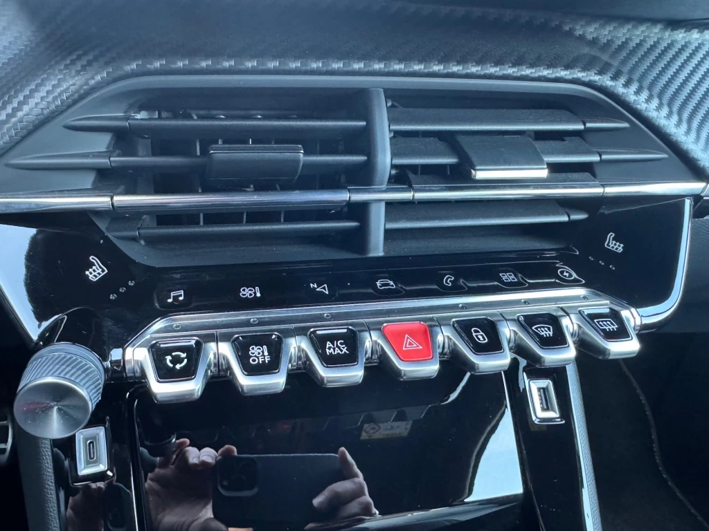 Hoofdafbeelding Peugeot e-2008