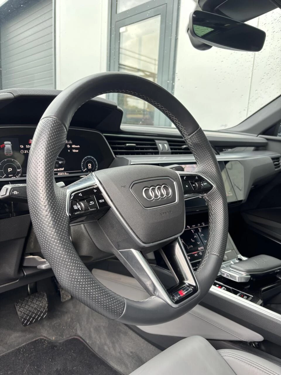 Hoofdafbeelding Audi e-tron