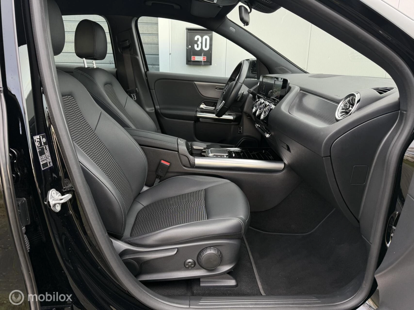 Hoofdafbeelding Mercedes-Benz EQA