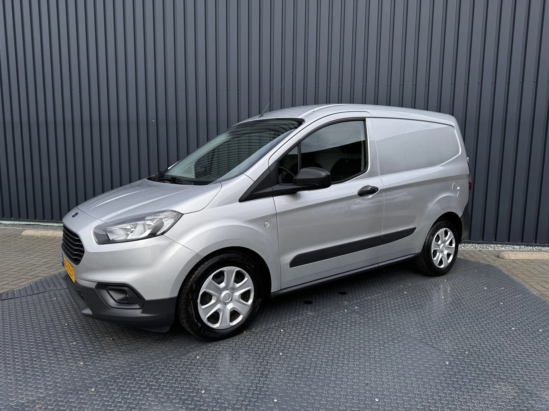 Hoofdafbeelding Ford Transit Courier