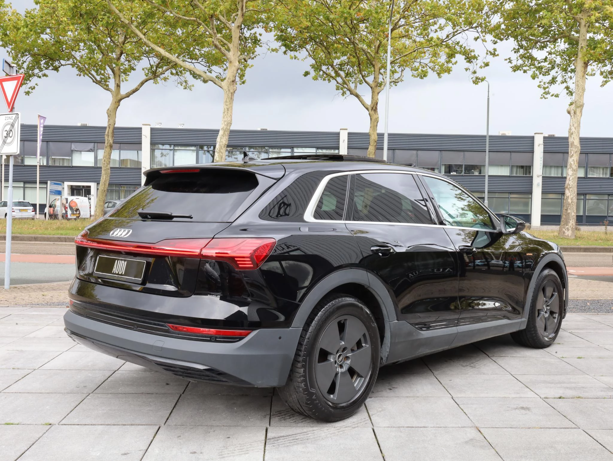 Hoofdafbeelding Audi e-tron