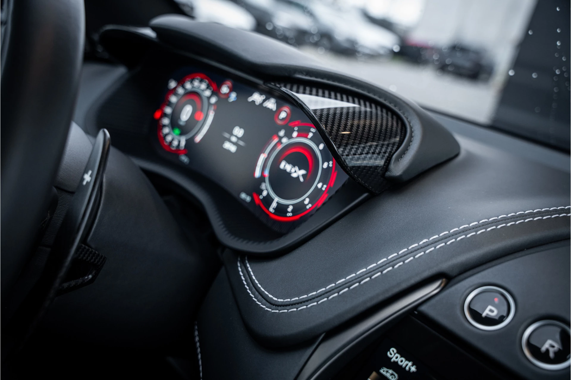 Hoofdafbeelding Aston Martin DBX
