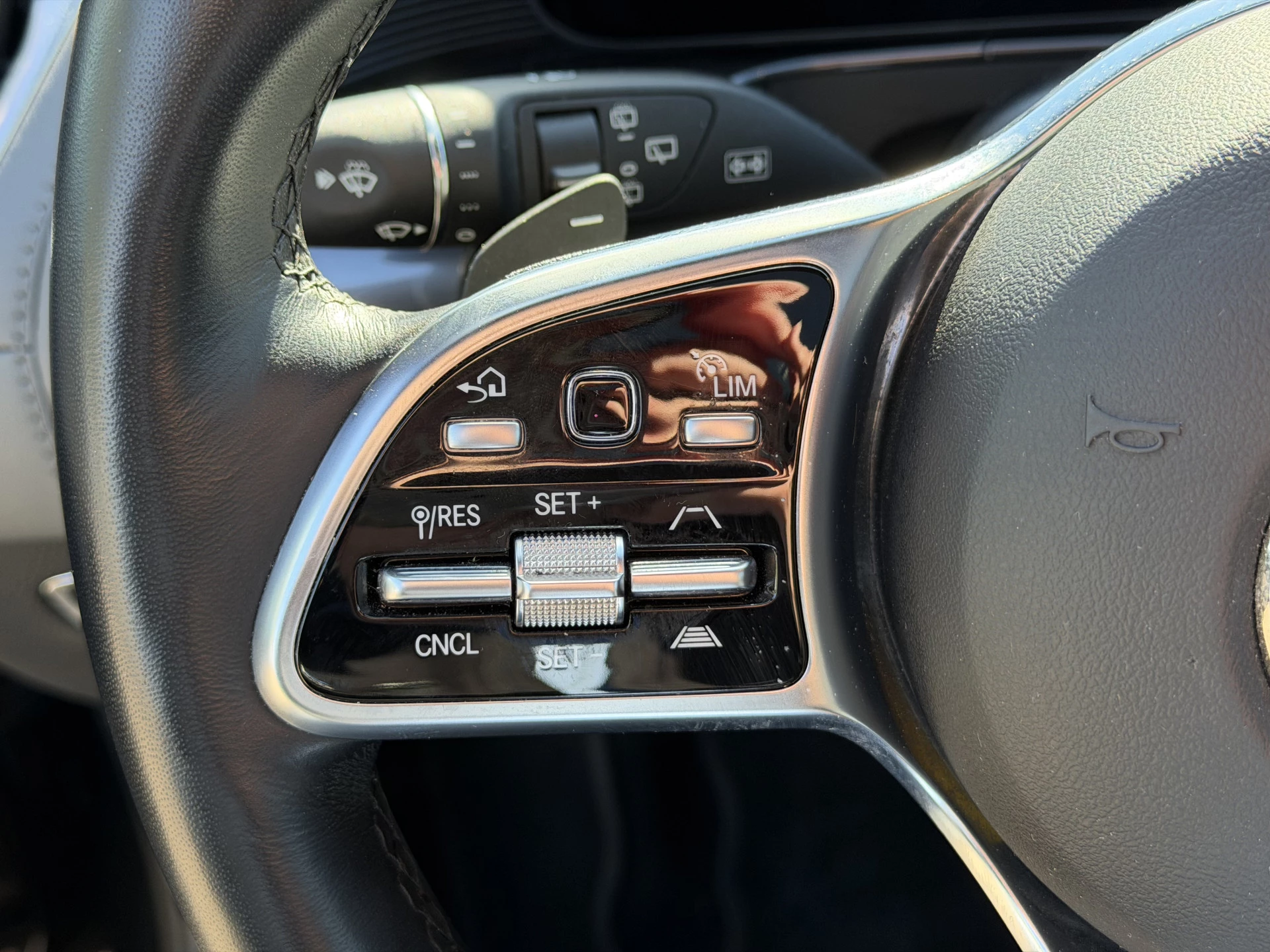 Hoofdafbeelding Mercedes-Benz EQC