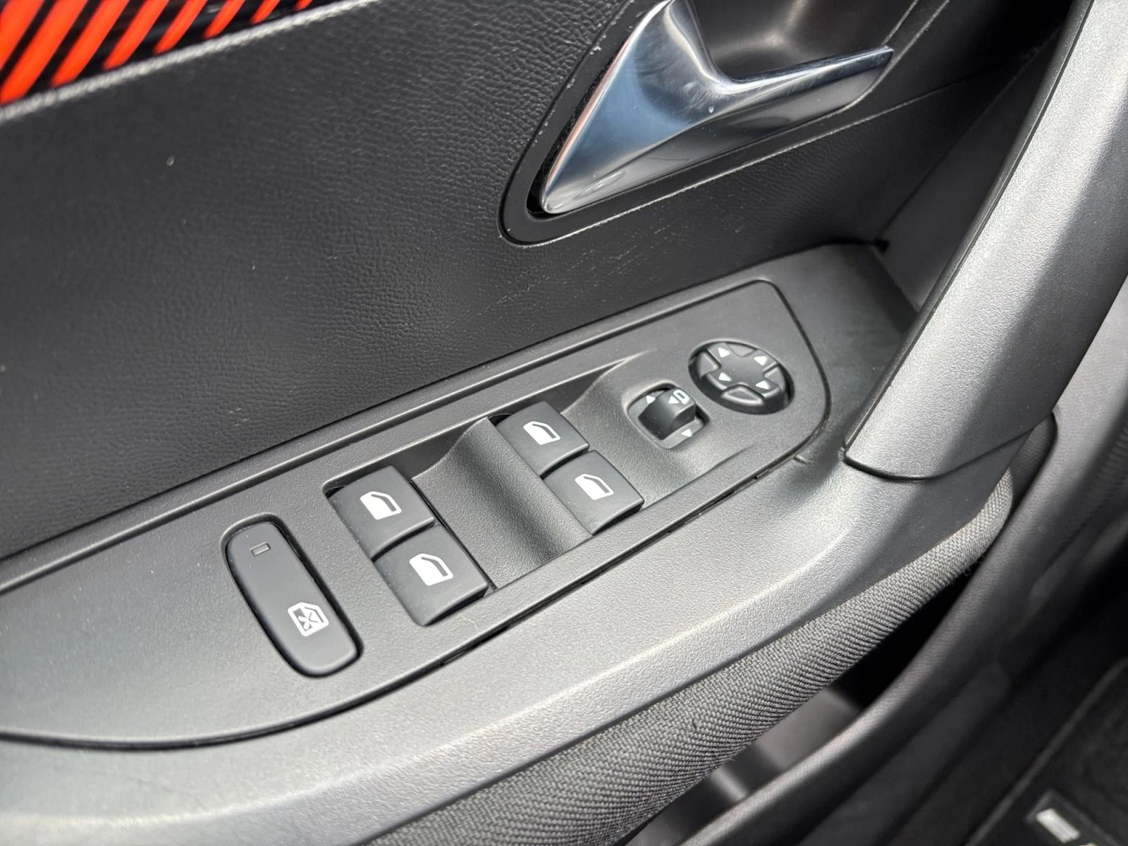 Hoofdafbeelding Peugeot e-2008