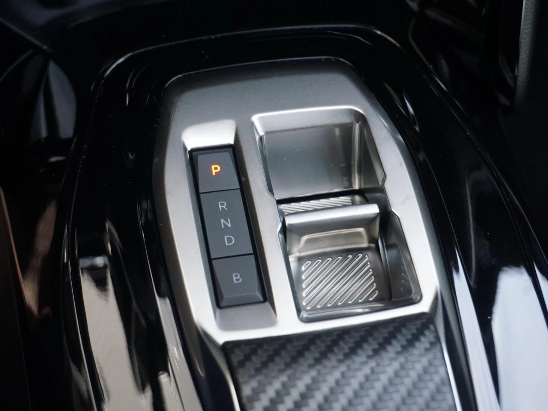 Hoofdafbeelding Peugeot e-2008