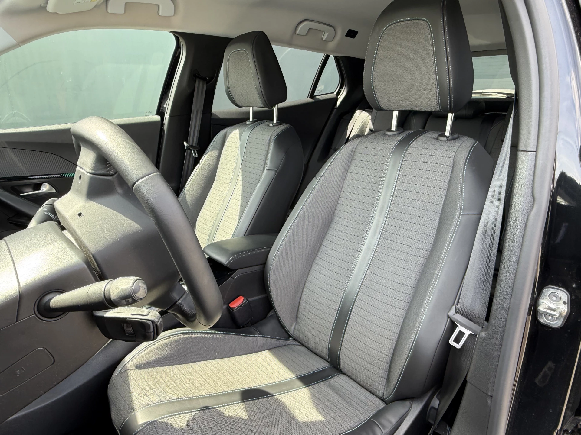 Hoofdafbeelding Peugeot e-2008