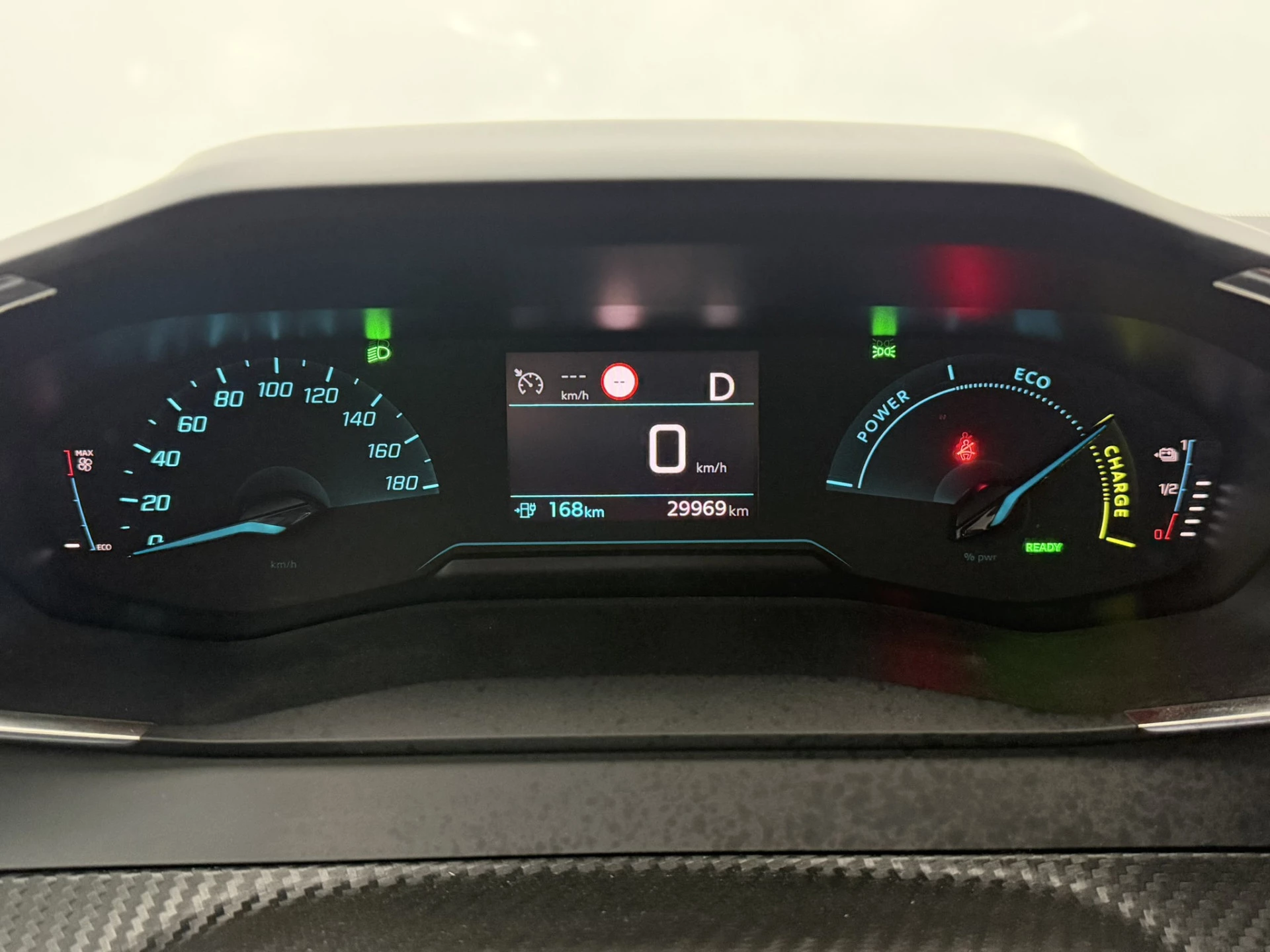 Hoofdafbeelding Peugeot e-2008