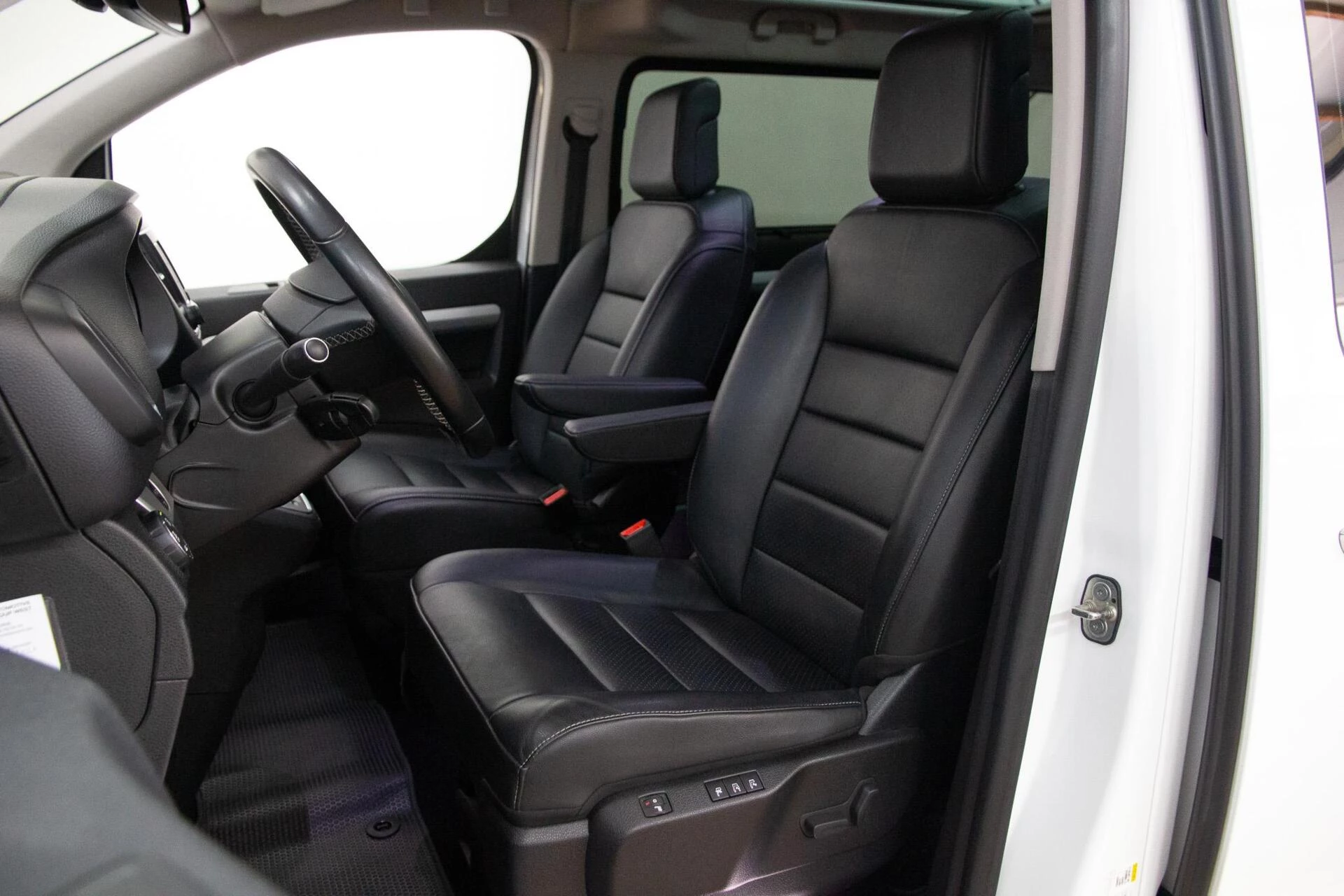 Hoofdafbeelding Peugeot e-Traveller