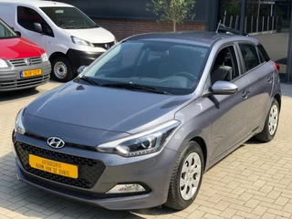 Hoofdafbeelding Hyundai i20 Hyundai I20 1.4 active NIEUWSTAAT AUTOMAAT XENON LED CRUISE PDC