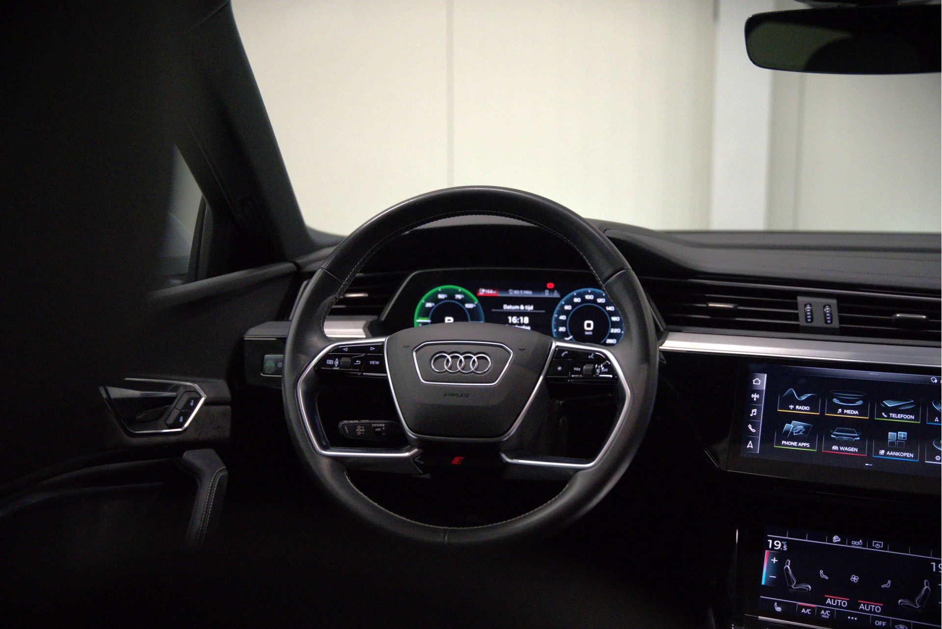 Hoofdafbeelding Audi e-tron