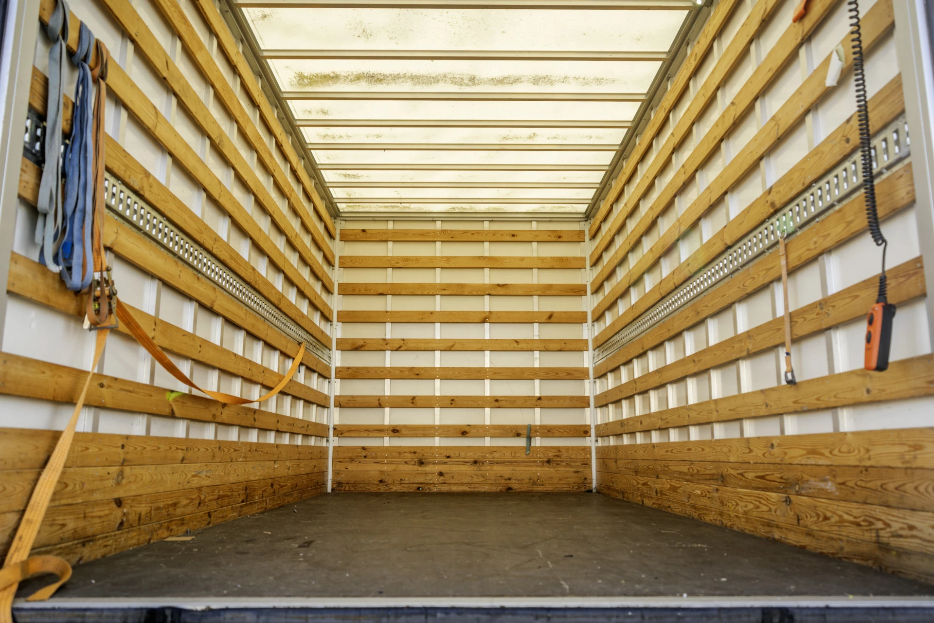 Hoofdafbeelding Iveco 35C16 | 3.0L |  Bakwagen met Laadklep | N1 | Automaat | Cruise | Navi |  3-Zits