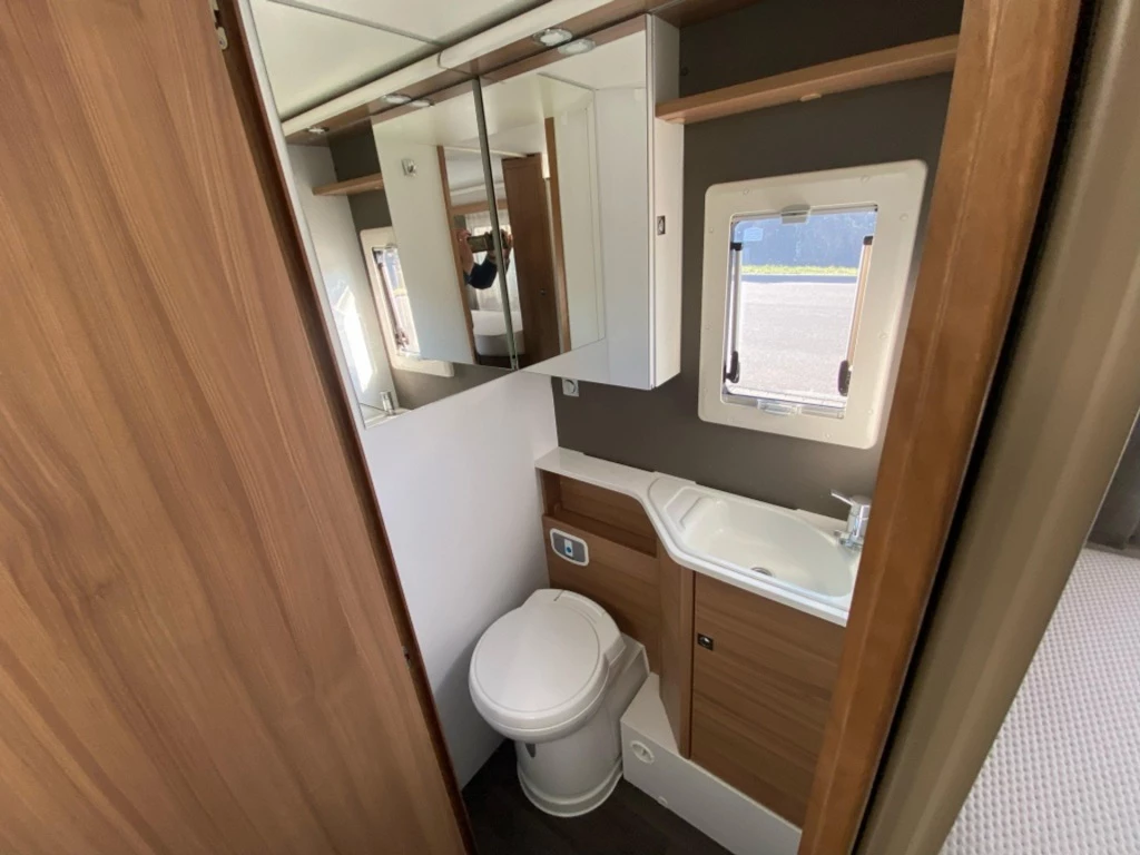 Hoofdafbeelding Adria Coral 670 Sl 2.2 140pk Enkele Bedden 202