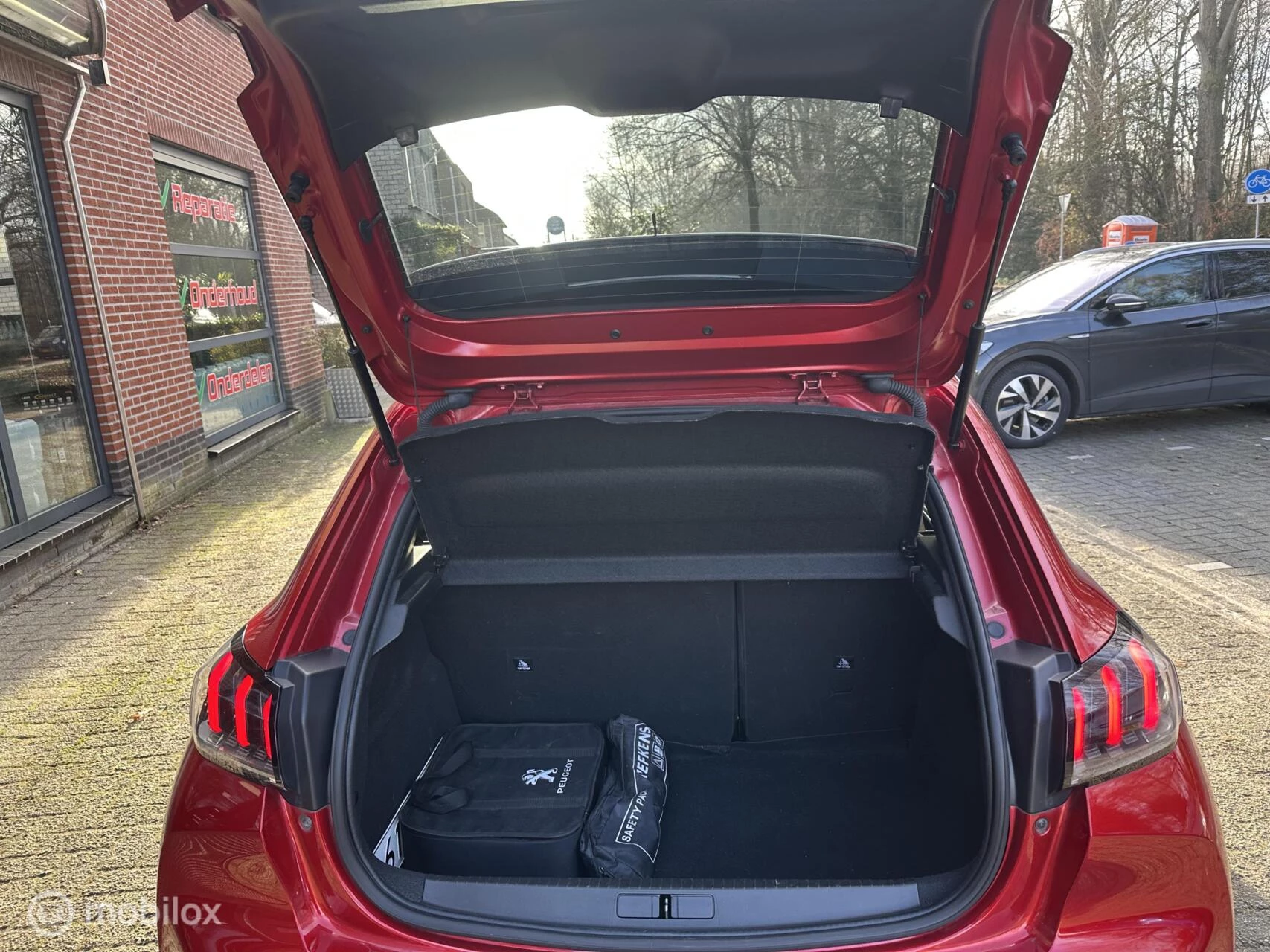 Hoofdafbeelding Peugeot e-208