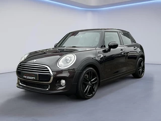 Mini Cooper 1.5 Chili Serious Business /Apple & Android Carplay/Elektrisch Panoramadak/Stoelverwarming/Cruise & Clima control/Isofix/JCW Sportstuur/Sportstoelen/(MET GARANTIE*)