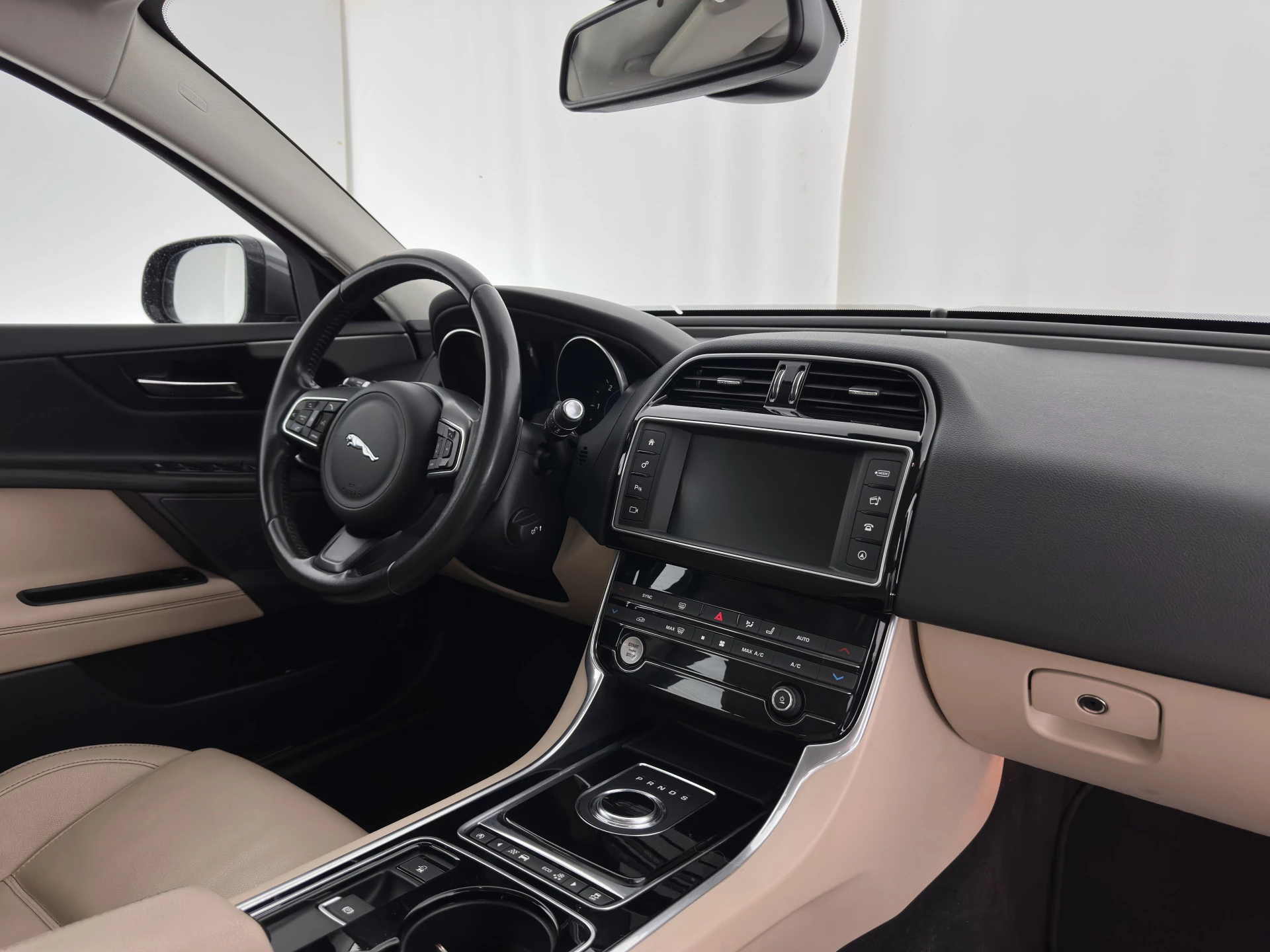 Hoofdafbeelding Jaguar XE