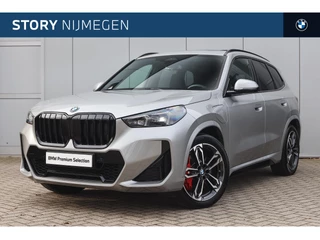 BMW X1 xDrive25e M Sport Automaat / Panoramadak / Trekhaak / Sportstoelen / M Adaptief onderstel / Comfort Access / Adaptieve LED / Stuurverwarming