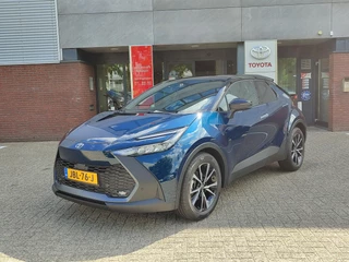 Toyota C-HR 1.8 Hybrid 140 DYNAMIC BI-TONE BLIND SPOT KEYLESS NAVI PARK-SENSOREN CAMERA 18'' LM-VELGEN APPLE/ANDROID CLIMA