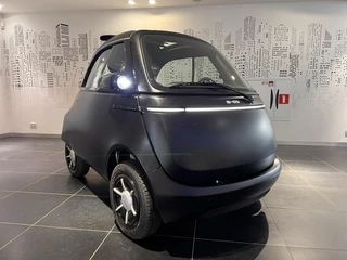 Hoofdafbeelding Microlino Competizione MICROLINO COMPETIZIONE 10.5 kWh 100% ELEKTRISCH UNIEK EYECATCHER ZONNEDAK 177KM RIJBEREIK PREMIUM INTERIOR PACK