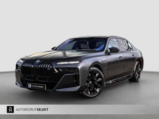 Hoofdafbeelding BMW 7 Serie BMW 7-serie M760e xDrive - Frozen Deep Grey - Lounge & Entertainment - Bowers & Wilkins - Aut. Doors - Connoisseur - Iconic Glow