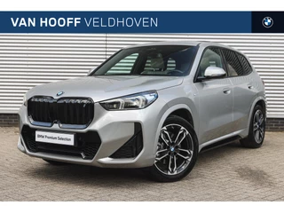 Hoofdafbeelding BMW iX1 BMW iX1 xDrive30 High Executive M Sport / Panoramadak / Trekhaak / Sportstoelen / Adaptieve LED / Adaptief M Onderstel / Parking Assistant Plus / Comfort Access