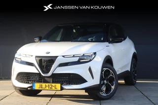 Hoofdafbeelding Alfa Romeo Junior Alfa Romeo Junior 1.2 Turbo Hybrid Ibrida Speciale / Direct leverbaar! / Sportpack / Panoramadak