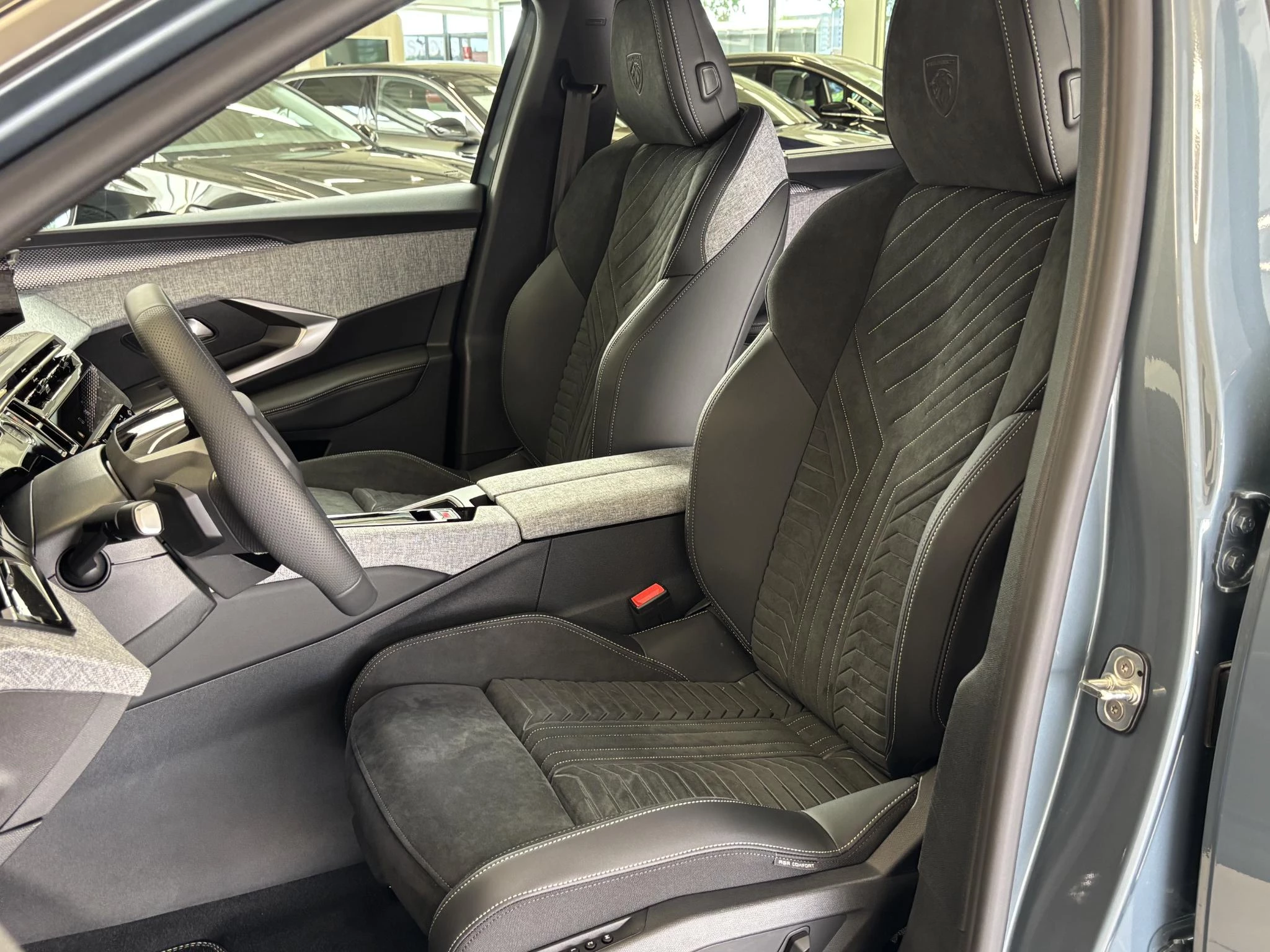 Hoofdafbeelding Peugeot e-5008