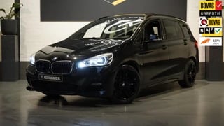 BMW 2-serie Gran Tourer 220i 7p. M Sport AUTOMAAT-ACC-ALCANTARA-CAMERA-CLIMA-HEAD UP-KEYLESS-NAVI-PANO-WINTER-Etc.