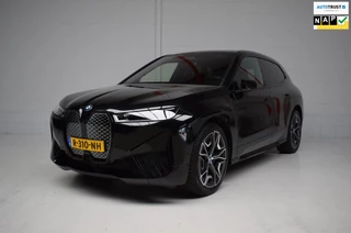 BMW IX XDrive50 High Executive 112 kWh SPORT / LUCHTVERING / EL. TREKHAAK / PANORAMADAK / 4-WIELSTURING / HARMAN-KARDON / NAP /BTW