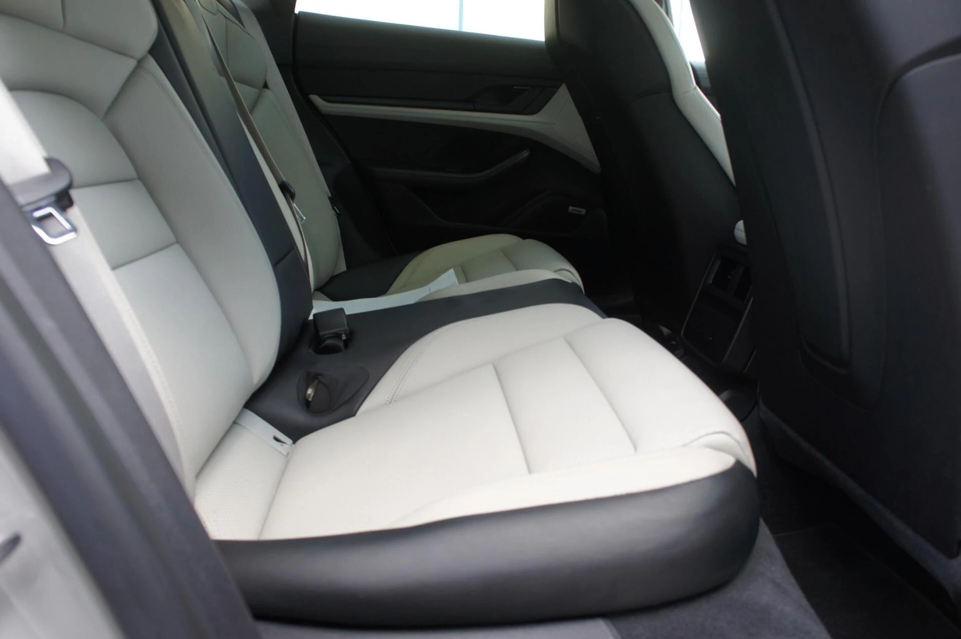 Hoofdafbeelding Porsche Taycan