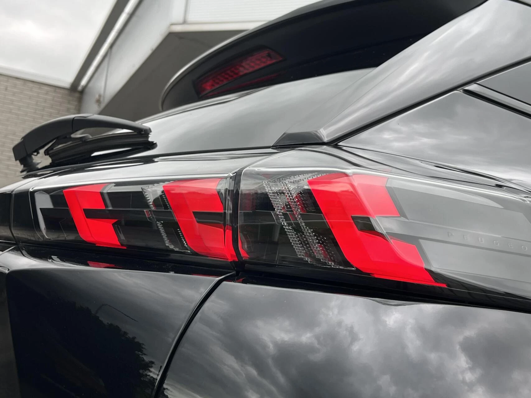 Hoofdafbeelding Peugeot e-2008