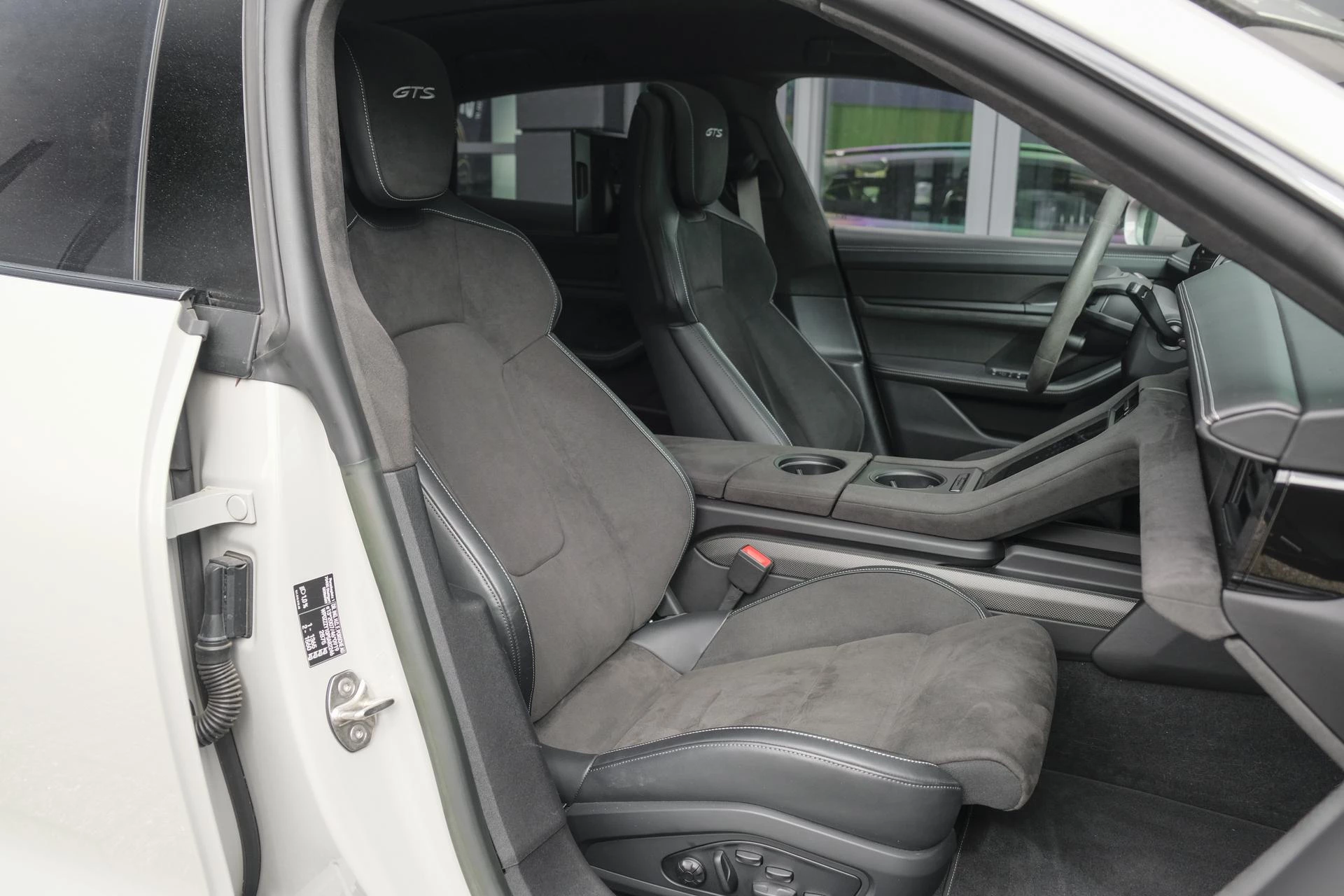 Hoofdafbeelding Porsche Taycan