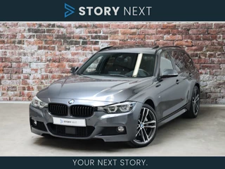 BMW 3 Serie Touring 340i xDrive High Executive M Sport Pakket Automaat / Trekhaak / Panoramadak / Apple Carplay / Head-Up Display / Surround View / Harman-Kardon / Navigatie Professional / Active Cruise Control / Elektrisch Verstelbare Stoelen / Comfort Access / Shadow Line / 19 Inch