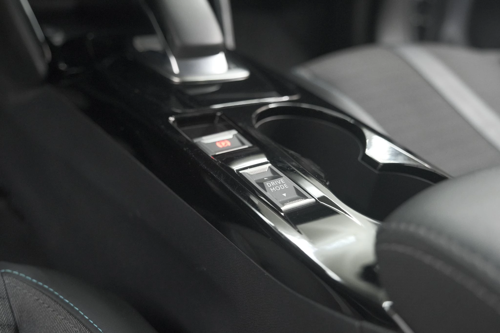 Hoofdafbeelding Peugeot e-2008