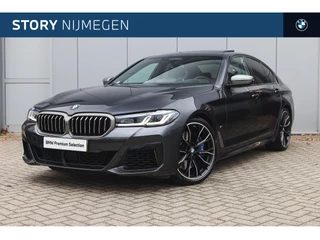 BMW 5 Serie M550i xDrive High Executive Automaat / Schuif-kanteldak / Trekhaak / Laserlight / Soft-Close / Adaptief M Onderstel / Head-Up / Parking Assistant Plus / Comfort Access