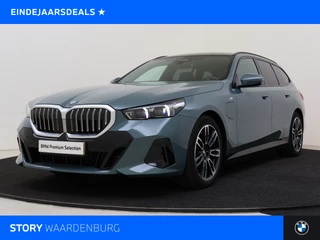 BMW 5 Serie Touring 530e M Sport Automaat / Panoramadak / Trekhaak / Achteruitrijcamera / Adaptieve LED / M Sportonderstel / Parking Assistant / Stoelverwarming