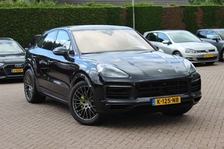 Porsche Cayenne Coupé 3.0 E-Hybrid / Trekhaak / Panoramadak / 360Camera / Head-up / Burmester / Softclose / Keyless / 21'' / Luchtvering / Nachtzicht / Carbon intr. / Sportdesign+Chrono / Stoelventilatie+Verwarming / Dodehoek 