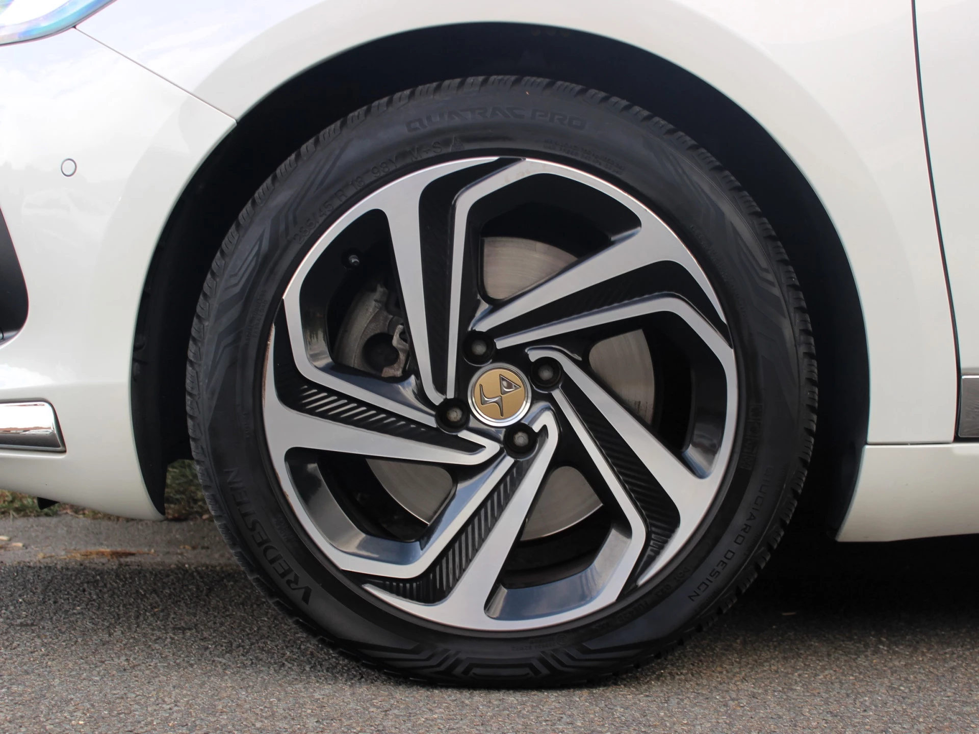 Hoofdafbeelding DS DS 5