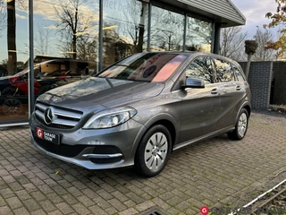 Hoofdafbeelding Mercedes-Benz B-Klasse Mercedes B-klasse 250 e Ambition 28 kWh zeer netjes!