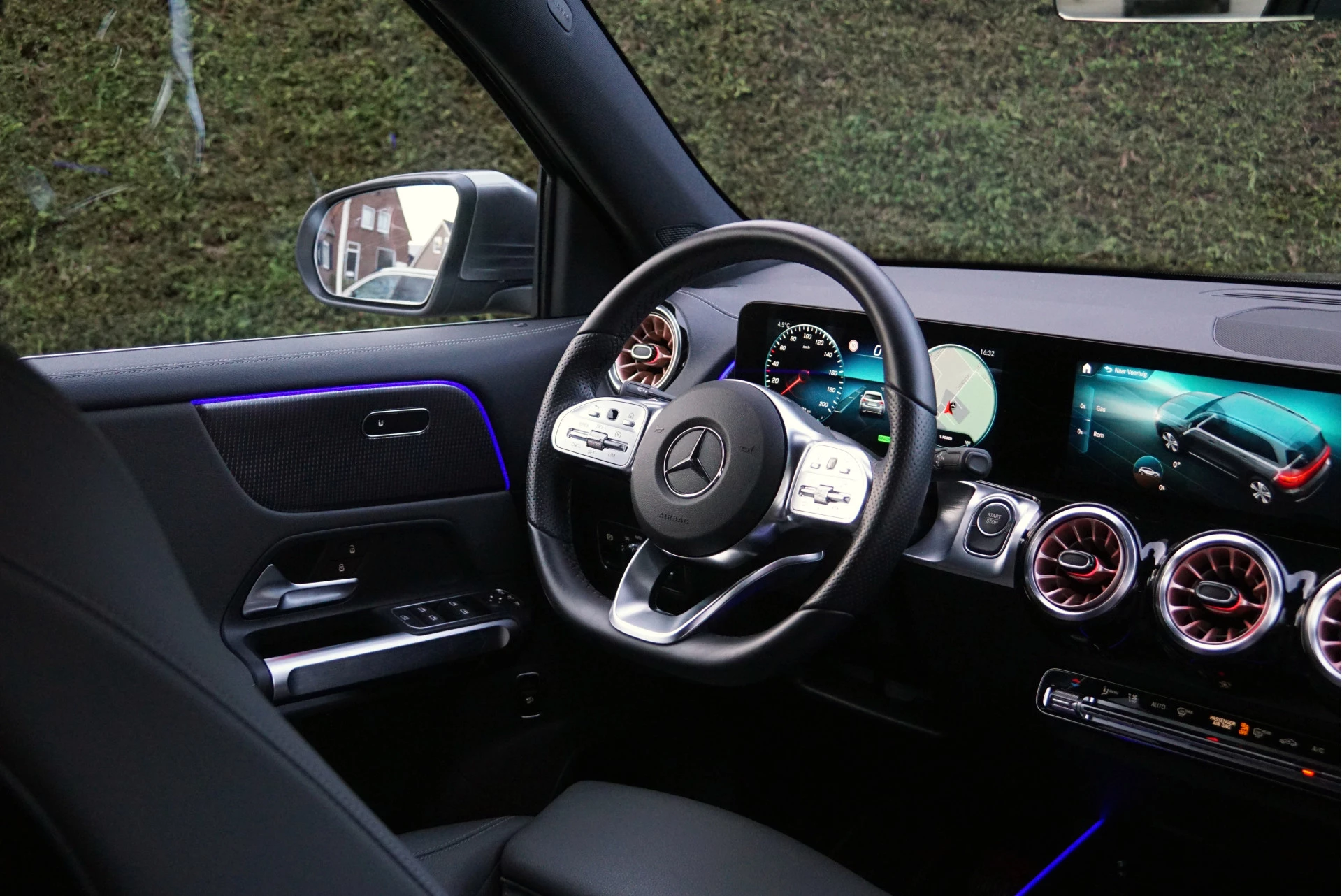 Hoofdafbeelding Mercedes-Benz EQB