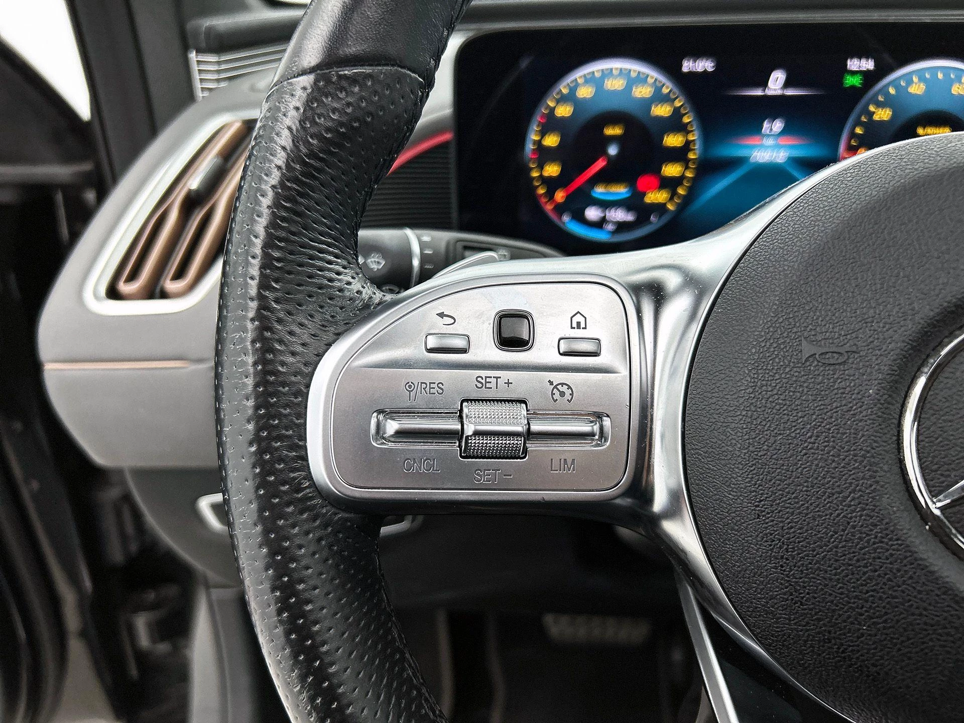 Hoofdafbeelding Mercedes-Benz EQC