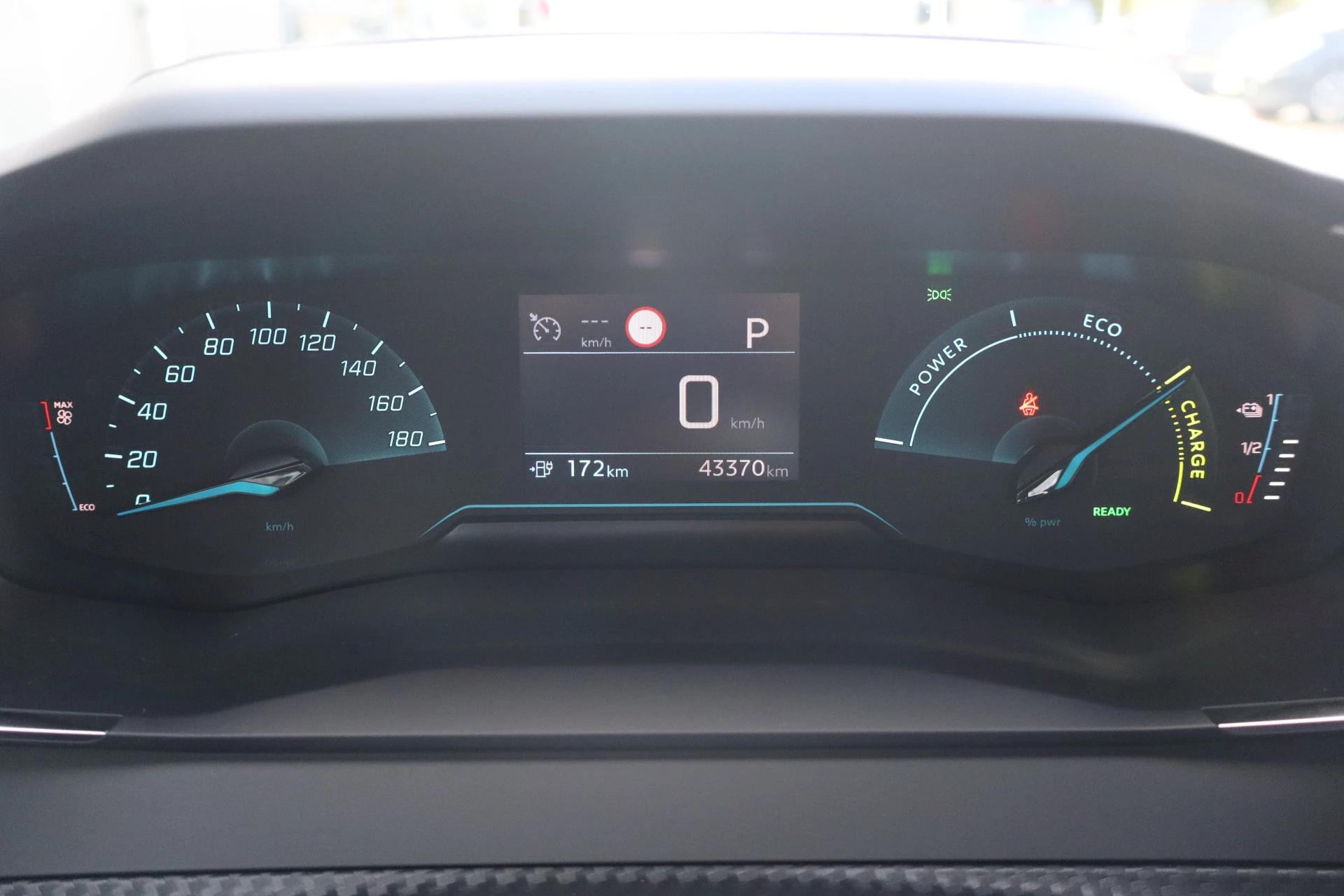 Hoofdafbeelding Peugeot e-2008