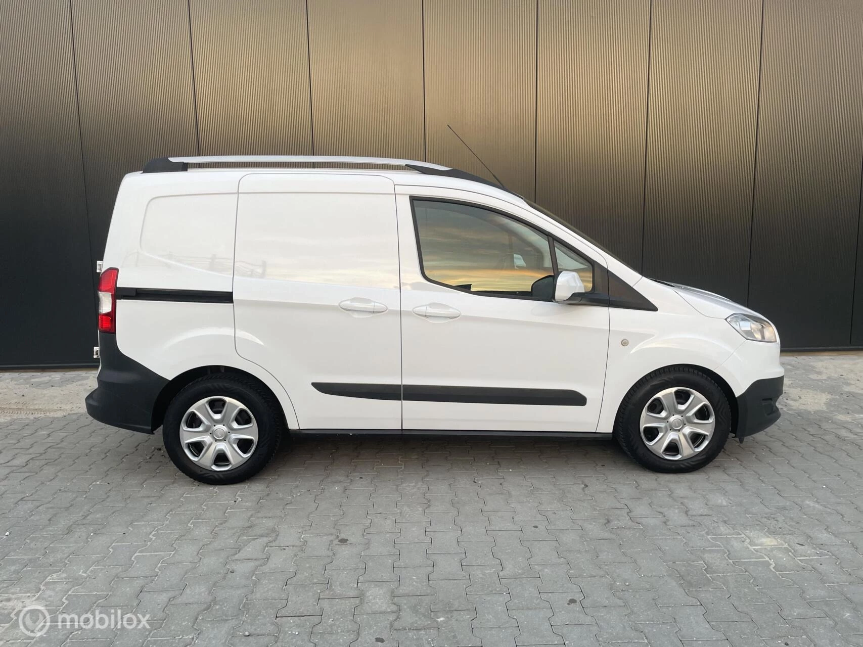 Hoofdafbeelding Ford Transit Courier