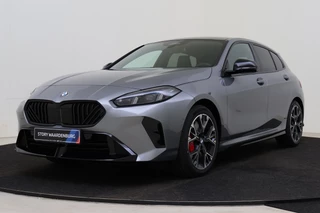 BMW 1 Serie 120 M Sport Automaat / Panoramadak / Trekhaak / Sportstoelen / Adaptieve LED / M Adaptief onderstel / Comfort Access / Stuurverwarming