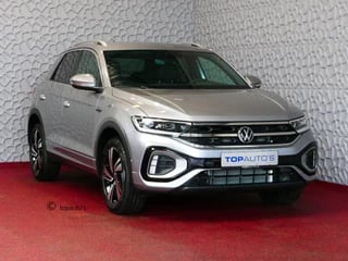 Volkswagen T-Roc 1.5 TSI 150PK R-LINE EVO IQ LIGHT ALCANTARA ELEK.KLEP CARPLAY STOEL/STUUR VERW. 18"LMV VIR.COCKPIT 03/2024 70 BIJNA NIEUWE VOLKSWAGEN'S UIT VOORRAAD LEVERBAAR