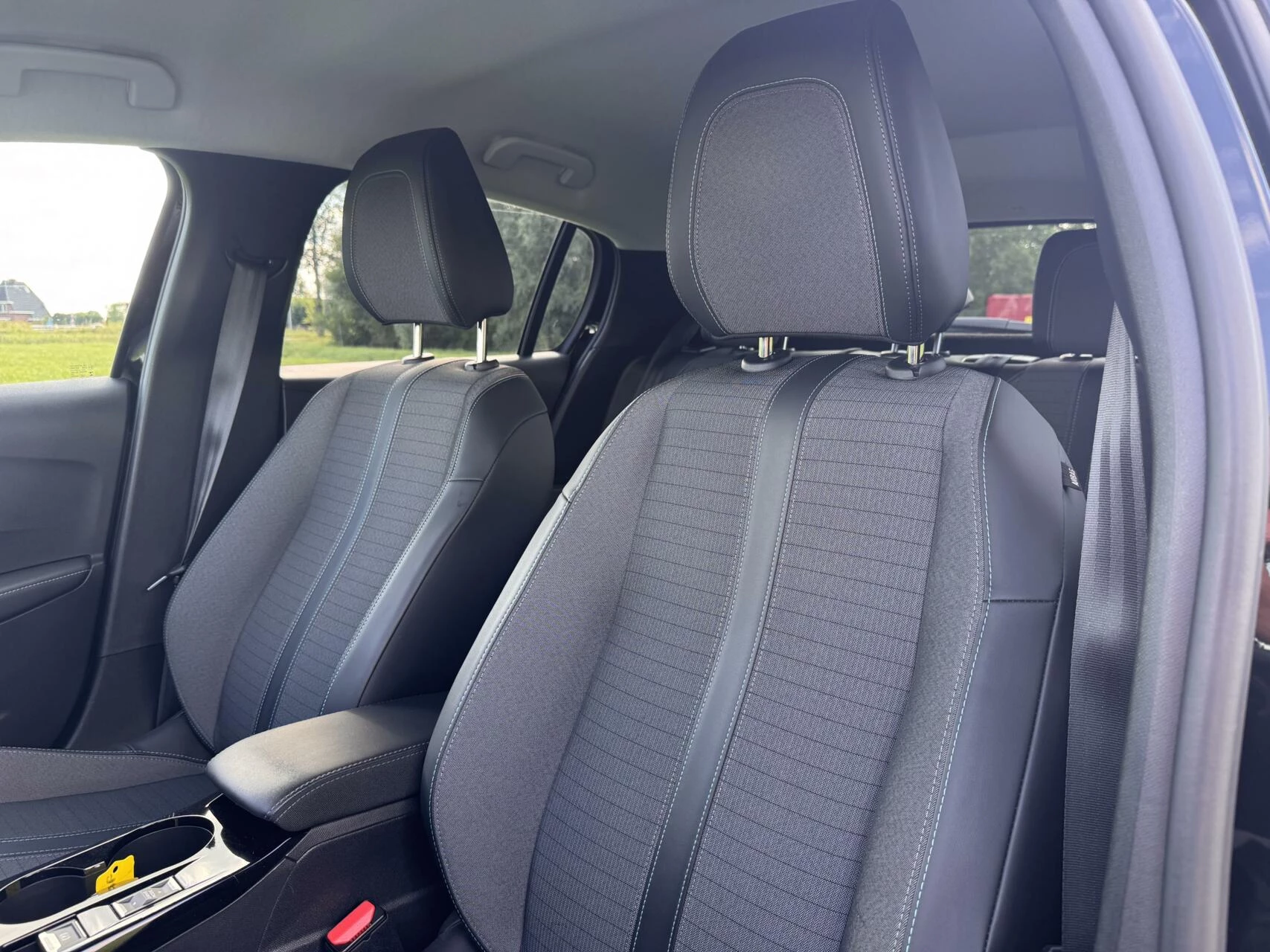 Hoofdafbeelding Peugeot e-208